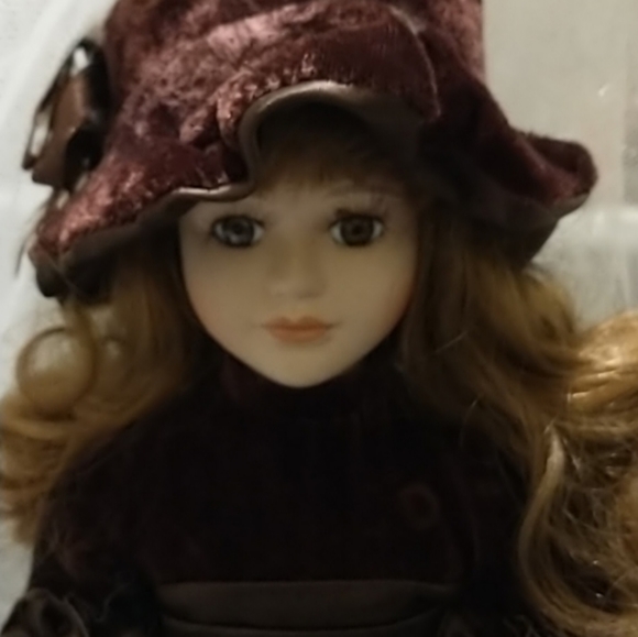 Collectable Doll on Stand! - Picture 2 of 15